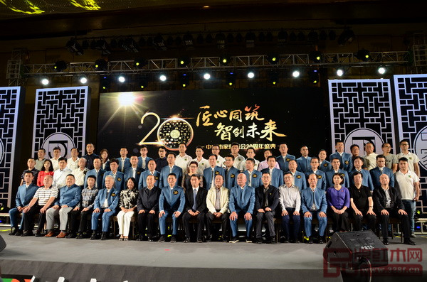 “匠心同筑,智創(chuàng)未來(lái)”中山市家具商會(huì)慶祝建會(huì)20周年活動(dòng)在廣東省中山市希爾頓酒店盛大舉行 “匠心同筑,智創(chuàng)未來(lái)”中山市家具商會(huì)慶祝建會(huì)20周年活動(dòng)在廣東省中山市希爾頓酒店盛大舉行