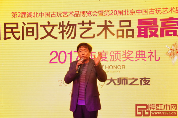 全國工商聯(lián)執(zhí)委、全聯(lián)民間文物藝術(shù)品商會會長宋建文在頒獎典禮上致辭