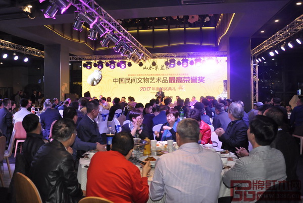 中國民間文物藝術(shù)品最高榮譽(yù)獎2017年度頒獎典禮現(xiàn)場 中國民間文物藝術(shù)品最高榮譽(yù)獎2017年度頒獎典禮現(xiàn)場