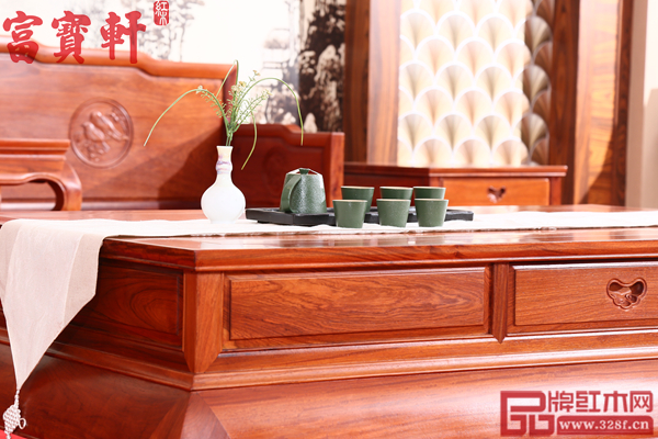 富寶軒紅木緬甸花梨《花鳥羅漢床沙發(fā)》細(xì)節(jié)展示 富寶軒紅木緬甸花梨《花鳥羅漢床沙發(fā)》細(xì)節(jié)展示