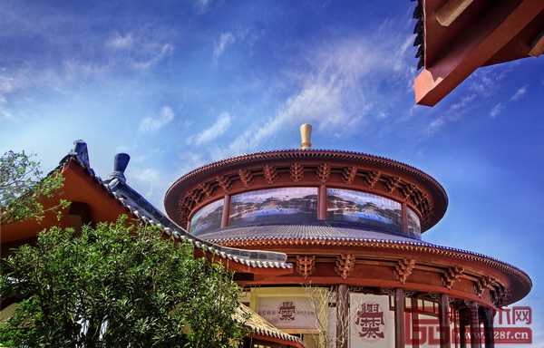 大涌鎮(zhèn)以紅博城為核心,依托當(dāng)?shù)氐淖匀毁Y源和歷史文化資源,打造“中國紅木文化旅游名鎮(zhèn)”(紅博城/圖) 大涌鎮(zhèn)以紅博城為核心,依托當(dāng)?shù)氐淖匀毁Y源和歷史文化資源,打造“中國紅木文化旅游名鎮(zhèn)”(紅博城/圖)