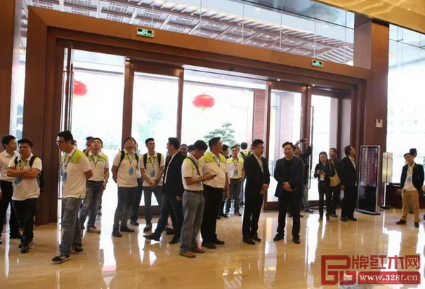 馬中友好協(xié)會企業(yè)交流團(tuán)參觀國壽紅木藝術(shù)館