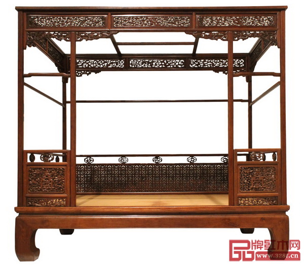 圖5_清早中期-清中期 黃花梨螭龍壽字紋架子床 長252厘米 寬156厘米 高222厘米 （中國國家博物館“承古融今星漢燦爛——中國嘉德藝術(shù)品拍賣20年精品回顧展）