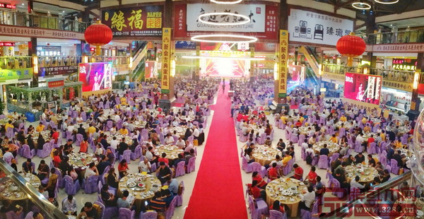 中國（新會）第二屆古典家具文化博覽會千人經(jīng)銷商大會現(xiàn)場熱鬧非凡