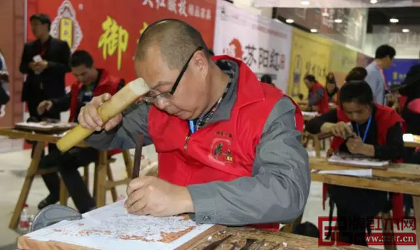 明堂紅木木雕匠人張海燕 明堂紅木木雕匠人張海燕