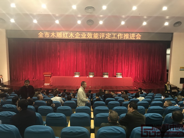 東陽(yáng)市木雕紅木企業(yè)效能評(píng)定工作推進(jìn)會(huì)現(xiàn)場(chǎng)