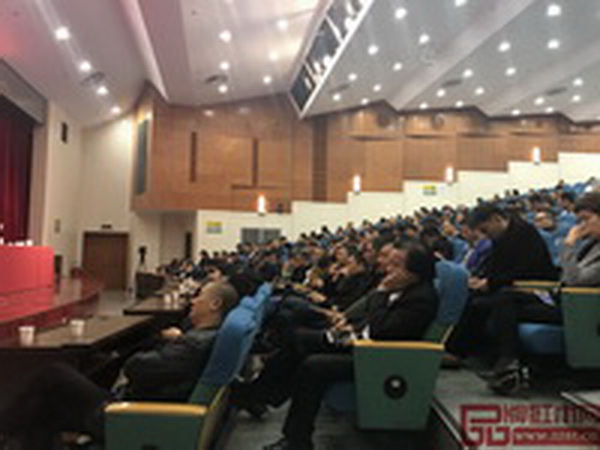 東陽(yáng)市400余家木雕紅木企業(yè)負(fù)責(zé)人與會(huì)