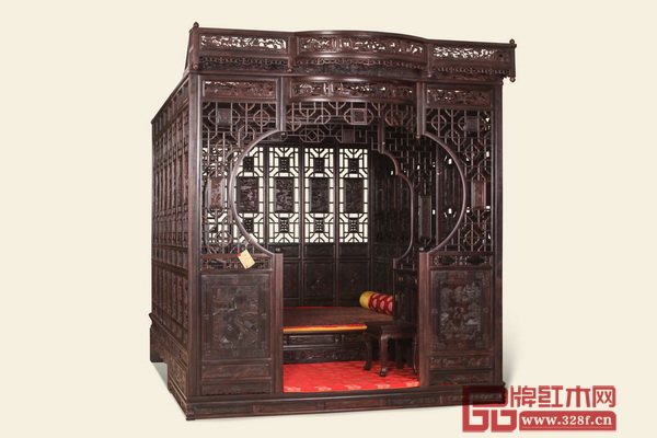 中國傳統(tǒng)工藝大師、波記家具董事長伍建波作品《大葉紫檀千工拔步床》獲得“2014中國民間工藝精品獎”、“ 2014嶺南杯中國(廣州)民間工藝博覽會銅獎”等榮譽(yù) 中國傳統(tǒng)工藝大師、波記家具董事長伍建波作品《大葉紫檀千工拔步床》獲得“2014中國民間工藝精品獎”、“ 2014嶺南杯中國(廣州)民間工藝博覽會銅獎”等榮譽(yù)