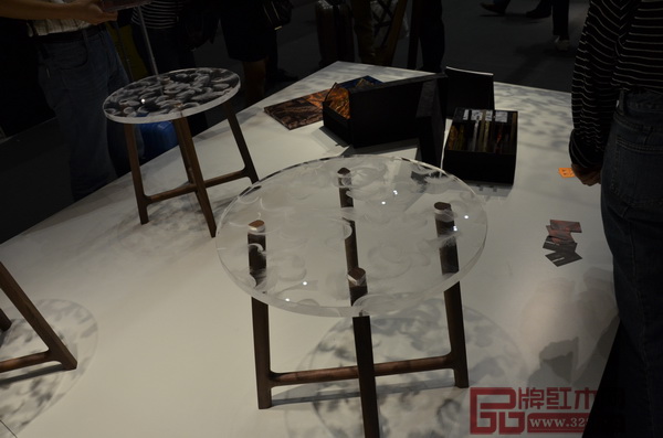 流光溢彩的家具、創(chuàng)意十足的展品,變成一段關(guān)于(:意思:)獨(dú)有的故事 流光溢彩的家具、創(chuàng)意十足的展品,變成一段關(guān)于(:意思:)獨(dú)有的故事