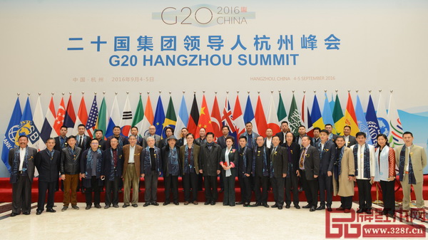 第七屆中國紅木家具品牌大會在G20峰會舉辦地隆重舉行，與會嘉賓合影