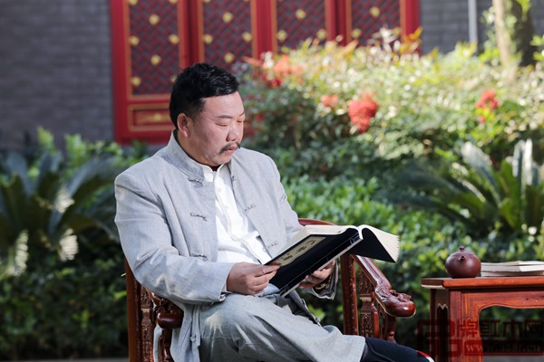 中國傳統(tǒng)工藝大師、明清居董事長金彪云