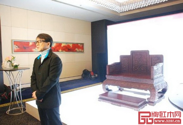 2014年成龍過60大壽拍賣小葉紫檀龍椅寶坐 2014年成龍過60大壽拍賣小葉紫檀龍椅寶坐