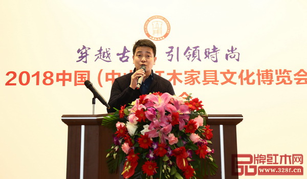 憶古軒總經(jīng)理劉宇在2018中國（中山）紅木家具文化博覽會(huì)籌備大會(huì)上分享參展心得