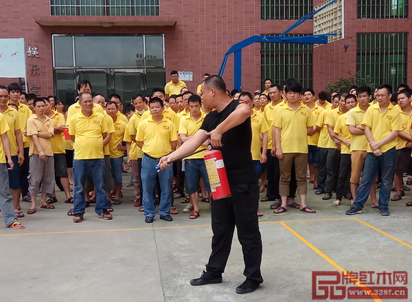 區(qū)氏臻品定期組織消防培訓、演練