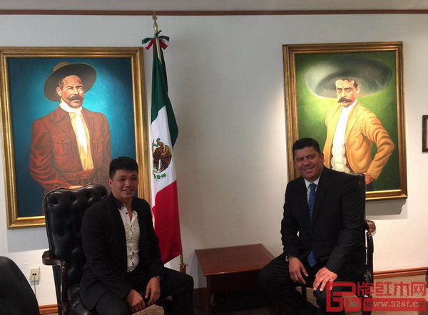 墨西哥當(dāng)?shù)仡I(lǐng)導(dǎo)會(huì)見(jiàn)萬(wàn)事紅總經(jīng)理蔣龍 墨西哥當(dāng)?shù)仡I(lǐng)導(dǎo)會(huì)見(jiàn)萬(wàn)事紅總經(jīng)理蔣龍