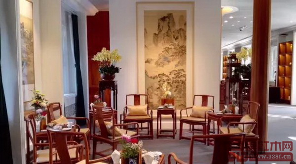 2017年11月8日至10日美國總統(tǒng)特朗普訪華時在故宮落坐的扇形面南官帽椅