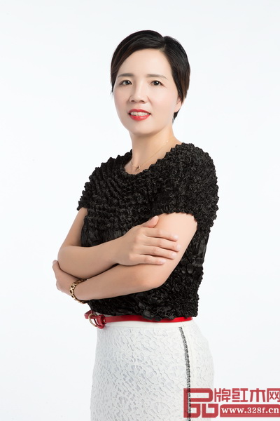 中信紅木董事長(zhǎng)夫人李偉珍