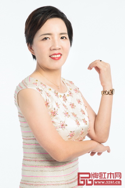 中信紅木董事長(zhǎng)夫人李偉珍