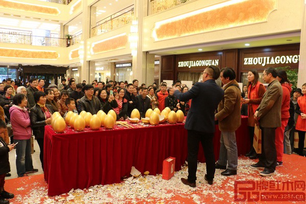 上海老周家居20周年慶典暨感恩大回饋鉅惠活動慶典現(xiàn)場熱鬧非凡 上海老周家居20周年慶典暨感恩大回饋鉅惠活動慶典現(xiàn)場熱鬧非凡