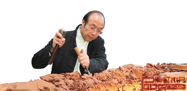 杜承三潛心木雕工藝 杜承三潛心木雕工藝