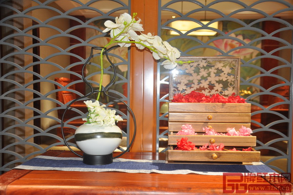 精巧的布置為雙洋紅木展廳增光添彩 精巧的布置為雙洋紅木展廳增光添彩