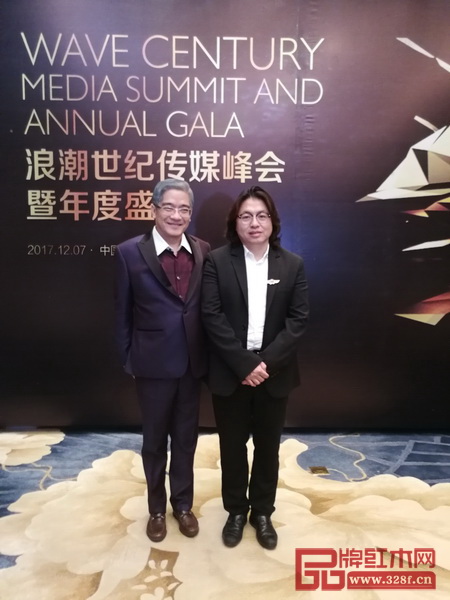 著名經(jīng)濟學家郎咸平(左)與戴為紅木總裁戴愛國合影 著名經(jīng)濟學家郎咸平(左)與戴為紅木總裁戴愛國合影