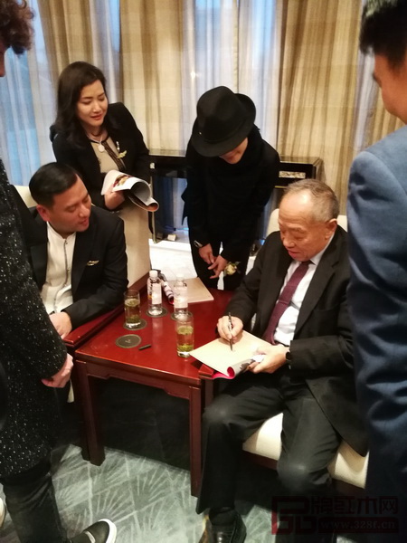 外交部前部長李肇星為戴為紅木內(nèi)刊題詞 外交部前部長李肇星為戴為紅木內(nèi)刊題詞