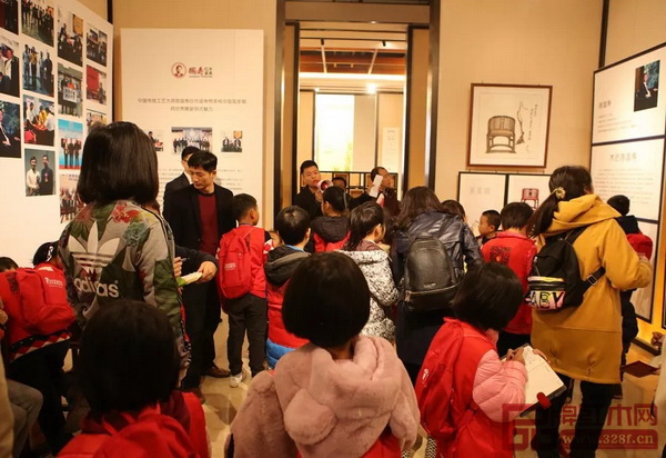 東莞報(bào)業(yè)傳媒集團(tuán)小記者參觀國(guó)壽紅木藝術(shù)館——中國(guó)傳統(tǒng)工藝大師“陳國(guó)壽”主題館 東莞報(bào)業(yè)傳媒集團(tuán)小記者參觀國(guó)壽紅木藝術(shù)館——中國(guó)傳統(tǒng)工藝大師“陳國(guó)壽”主題館