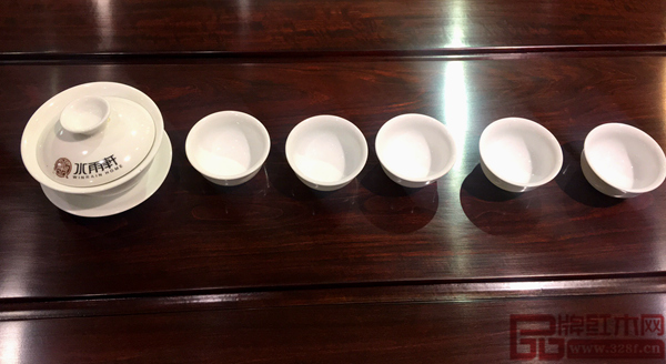 水雨軒定制茶具套裝,“幸運(yùn)參與獎(jiǎng)”獲得者的獎(jiǎng)品(十名) 水雨軒定制茶具套裝,“幸運(yùn)參與獎(jiǎng)”獲得者的獎(jiǎng)品(十名)