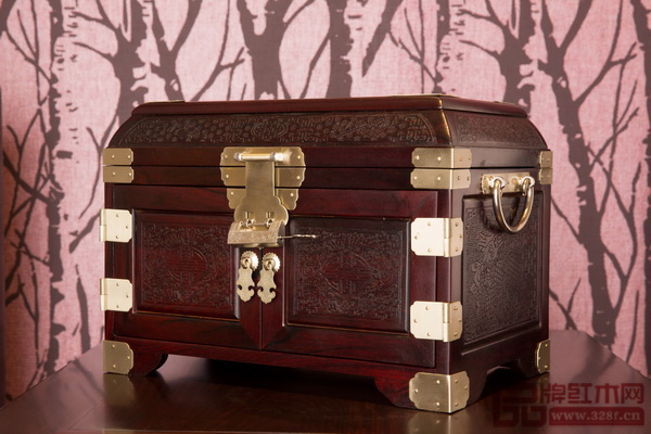 大紅酸枝《嫦娥奔月首飾盒》