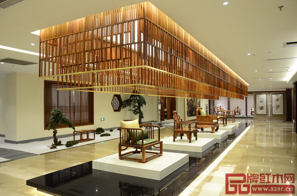 國(guó)壽紅木藝術(shù)館內(nèi)景明亮典雅