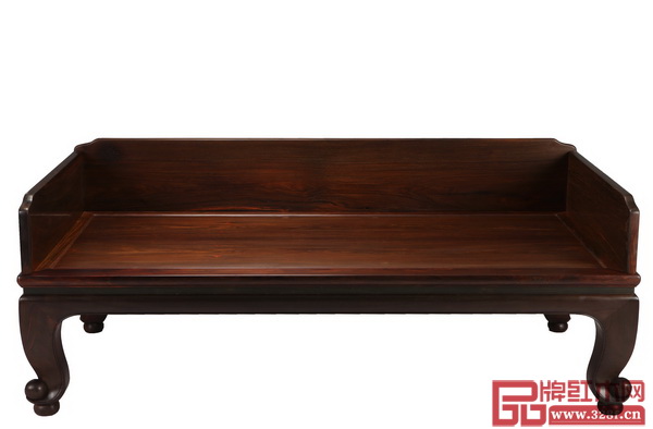 李愛金大師力作《三彎腿卷珠足獨(dú)板圍羅漢床》最后落槌價(jià)為34萬元 李愛金大師力作《三彎腿卷珠足獨(dú)板圍羅漢床》最后落槌價(jià)為34萬元