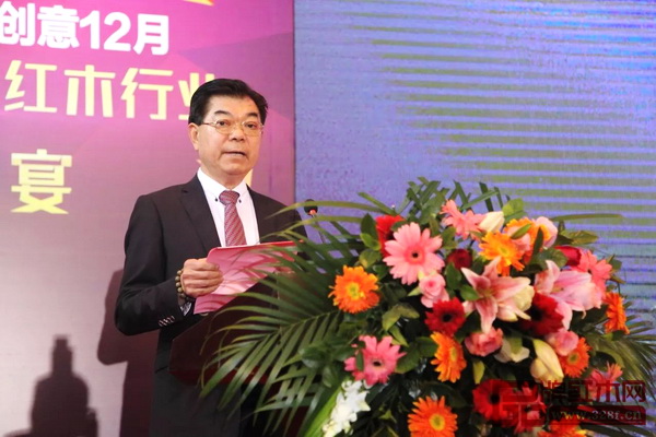 深圳市紅木文化藝術(shù)協(xié)會(huì)會(huì)長(zhǎng)張祝林致辭 深圳市紅木文化藝術(shù)協(xié)會(huì)會(huì)長(zhǎng)張祝林致辭