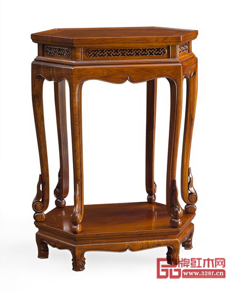  面面而觀，應(yīng)目不厭（圖為區(qū)氏臻品《明式黃花梨高束腰鏤卍字帶底座六邊香幾》）