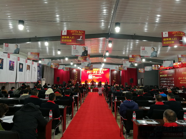 明堂紅木首屆經(jīng)銷商財富高峰論壇現(xiàn)場 明堂紅木首屆經(jīng)銷商財富高峰論壇現(xiàn)場