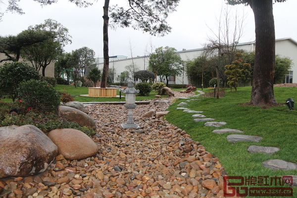 明堂紅木新修建的花園式廠房雅致美觀 明堂紅木新修建的花園式廠房雅致美觀