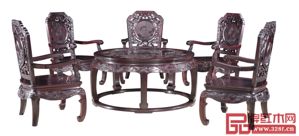 中國(guó)傳統(tǒng)工藝大師邵湘文作品《絲翎檀雕松鶴延年茶臺(tái)》 