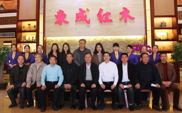 中國家具協(xié)會(huì)劉金良副理事長蒞臨東成指導(dǎo)工作