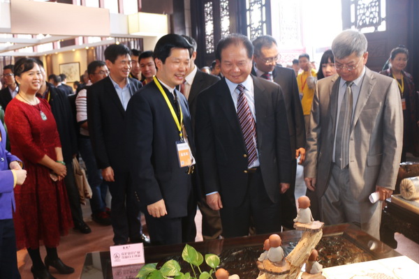 東成紅木精彩亮相2017年中國（中山）紅木家具文化博覽會(huì)