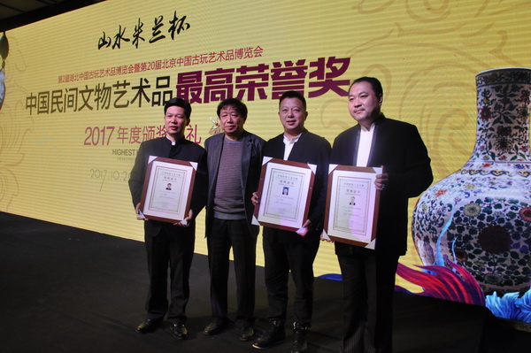 東成紅木張錫復(fù)董事長獲評(píng)“中國傳統(tǒng)工藝大師”