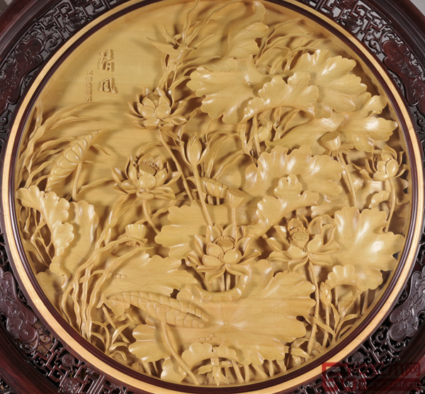 《嵌云石荷花圓座屏》荷花圖細(xì)節(jié)