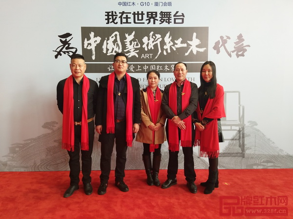 御乾堂代表團為中國藝術(shù)紅木代言 御乾堂代表團為中國藝術(shù)紅木代言