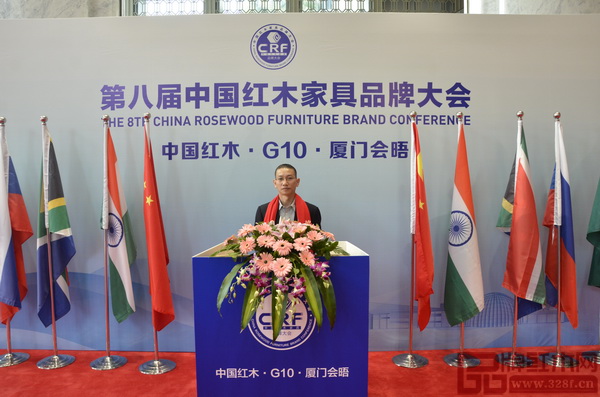 林木軒董事長朱南雄受邀出席中國紅木·G10·廈門會晤并現(xiàn)場留影 林木軒董事長朱南雄受邀出席中國紅木·G10·廈門會晤并現(xiàn)場留影