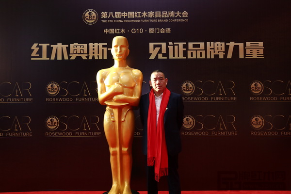 華廈·大不同董事長陳田華在大會現(xiàn)場合影留念