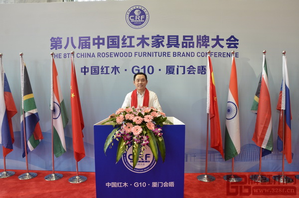 大成尚品董事長黃秋奇受邀出席“第八屆中國紅木家具品牌大會” 大成尚品董事長黃秋奇受邀出席“第八屆中國紅木家具品牌大會”