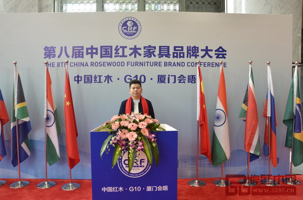 濟(jì)南大戶人家紅木董事長周世建出席第八屆中國紅木家具品牌大會 濟(jì)南大戶人家紅木董事長周世建出席第八屆中國紅木家具品牌大會