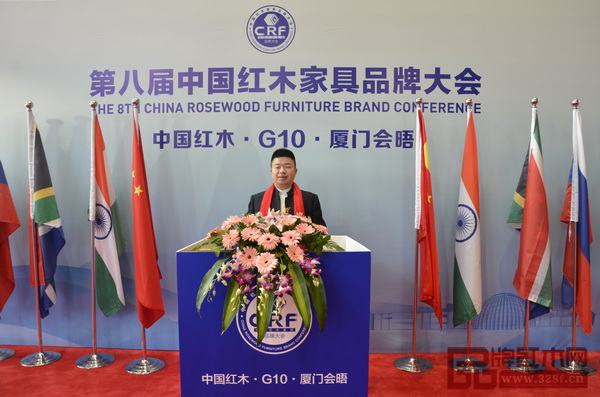 福建海龍紅木藝術(shù)館董事長李良專出席第八屆中國紅木家具品牌大會