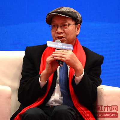 全聯(lián)藝術(shù)紅木家具專業(yè)委員會專家顧問、教育部教學(xué)改革示范專業(yè)“家具設(shè)計與制造”專業(yè)帶頭人彭亮彭亮 全聯(lián)藝術(shù)紅木家具專業(yè)委員會專家顧問、教育部教學(xué)改革示范專業(yè)“家具設(shè)計與制造”專業(yè)帶頭人彭亮彭亮