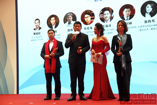 主持人吳曲采訪居典紅木董事長尹付林獲“2017中國紅木家具杰出青年企業(yè)家”的感言 主持人吳曲采訪居典紅木董事長尹付林獲“2017中國紅木家具杰出青年企業(yè)家”的感言