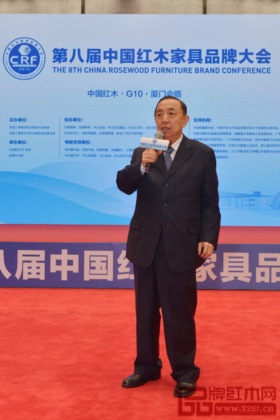 全國政協(xié)委員,國家人力資源和社會保障部原黨組副書記、副部長楊志明為第八屆中國優(yōu)秀紅木家具品牌發(fā)布會作總結(jié)發(fā)言 全國政協(xié)委員,國家人力資源和社會保障部原黨組副書記、副部長楊志明為第八屆中國優(yōu)秀紅木家具品牌發(fā)布會作總結(jié)發(fā)言